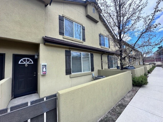 Building Photo - 165 Lancaster Dr