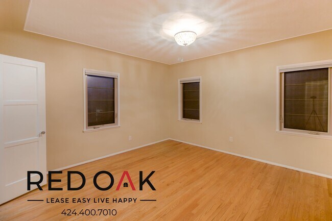 Building Photo - ~2 Weeks FREE~ Phenomenal Three Bedroom wi...