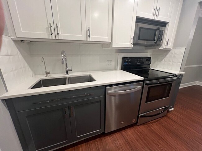 Building Photo - Spacious 2-bedroom, 2-bath condominium offering