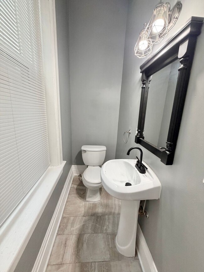 Foto del edificio - 447 Warner St