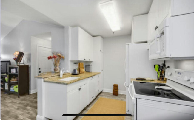 Building Photo - 10265 Gandy Blvd N