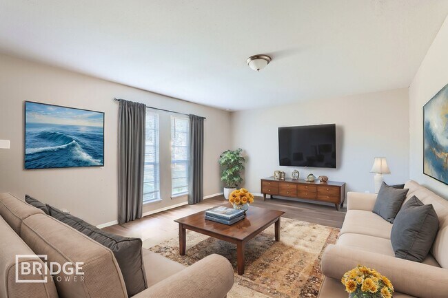 Foto del edificio - 6008 Redwood Ln