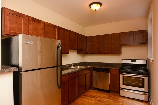 Foto del edificio - 635.5 W Cornelia Ave