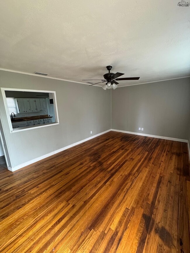 Building Photo - 1706 N Beverly Dr