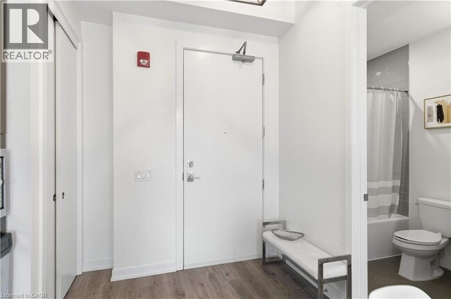 Building Photo - 10 Esplanade Ln