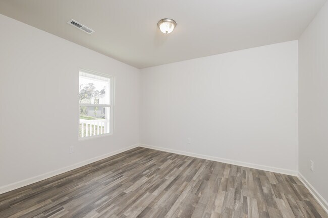 Building Photo - 6356 Century Ln