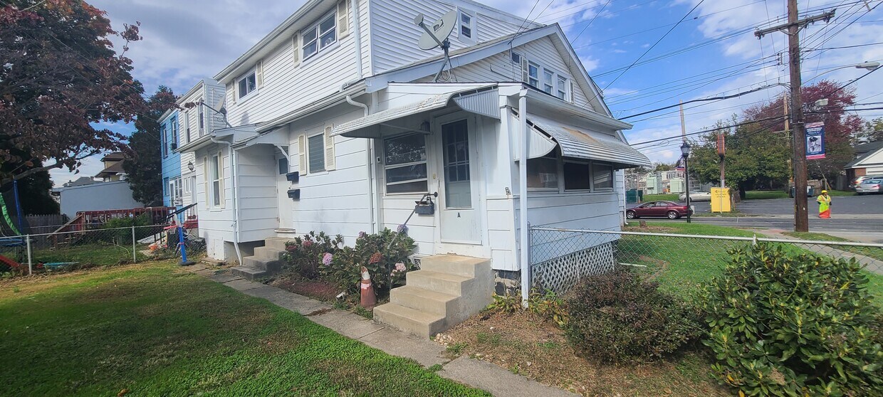 2700 Edgmont Ave, Brookhaven, PA 19015 Apartments in Brookhaven, PA