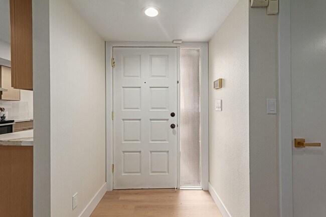 Building Photo - Charming 3-Bedroom Mid-Century Gem in the ...