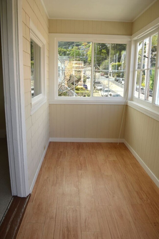 Foto del edificio - Charming & Bright Unit in Sausalito Banana Belt!