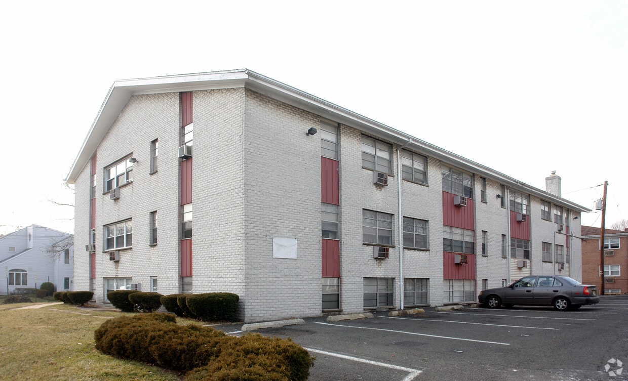 Building Photo - Whitehall Manor