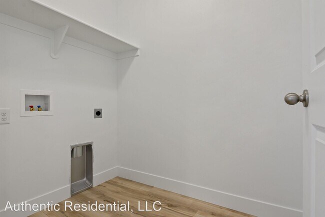 Building Photo - 4 br, 3 bath House - 1288 E Pamela St