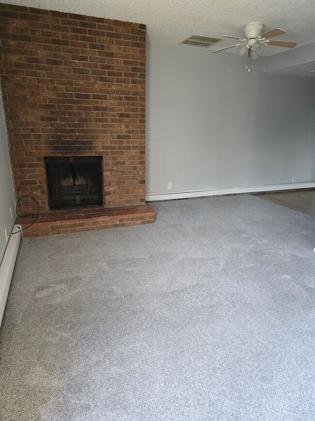 Building Photo - Cute apartment located in Palisade