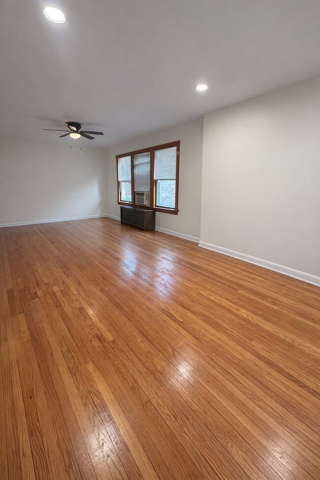 Building Photo - 5434 W School St