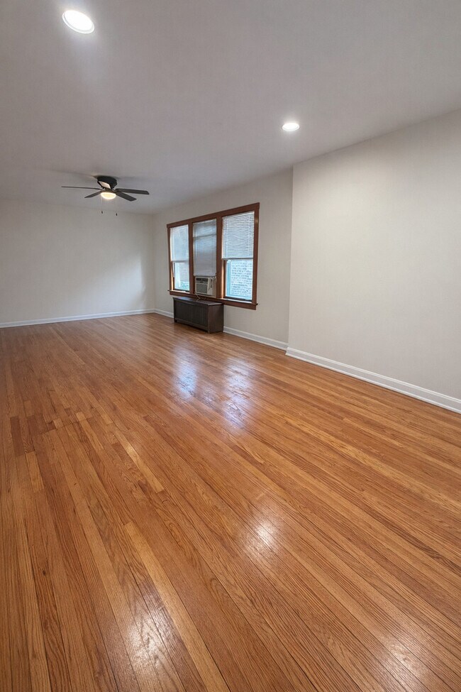 Foto del edificio - 5434 W School St