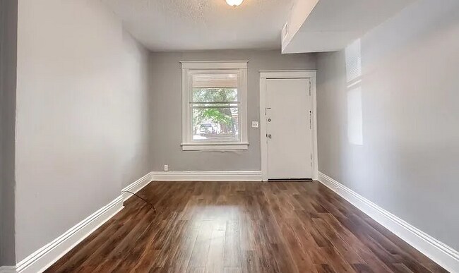Building Photo - 420 Fox St