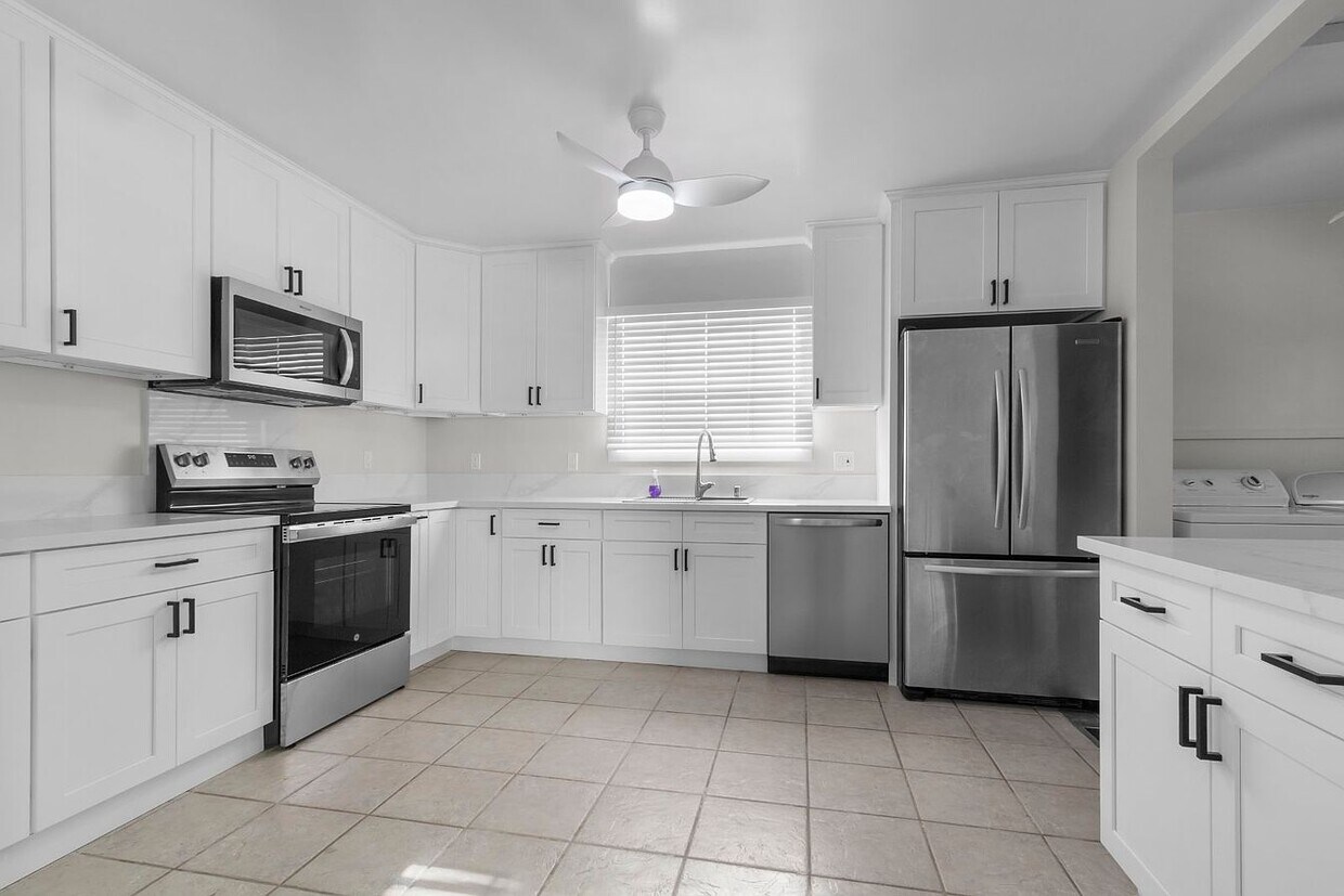 Foto principal - 6532 Sutter Ave