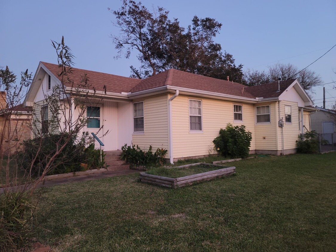 Primary Photo - Single story 3 bedroom corner of 48th N 1/2