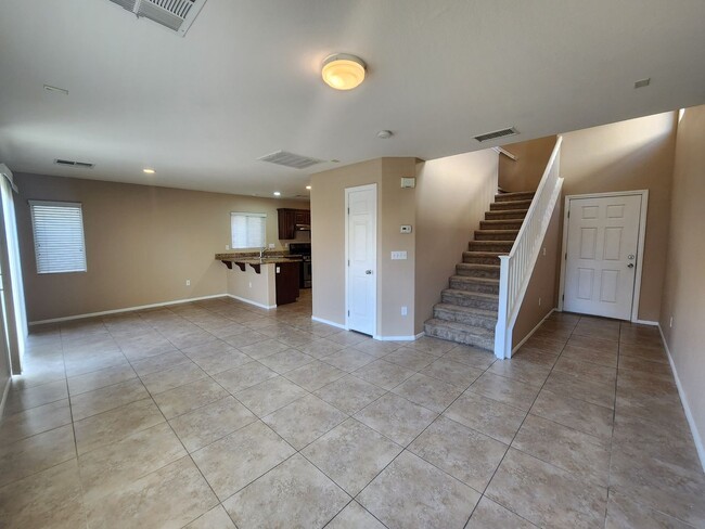 Building Photo - Charming 4-Bedroom Home in Las Vegas – Fre...