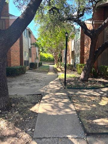 Foto del edificio - 9254 Forest Ln