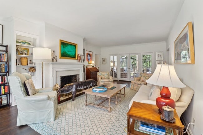 Living Room - 1027 Peachtree Battle Ave NW House