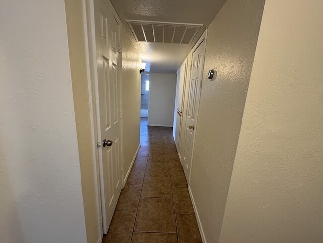 Building Photo - 5517 W Roma Ave