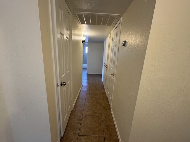 Foto del edificio - 5517 W Roma Ave