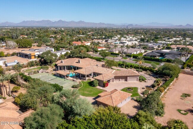 Foto del edificio - 5102 N Wilkinson Rd