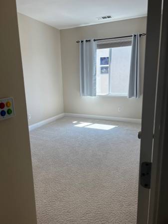 Foto del edificio - 1076 Bramblewood Ln