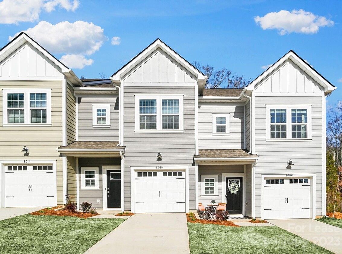 Primary Photo - 5020 Limelight Ln