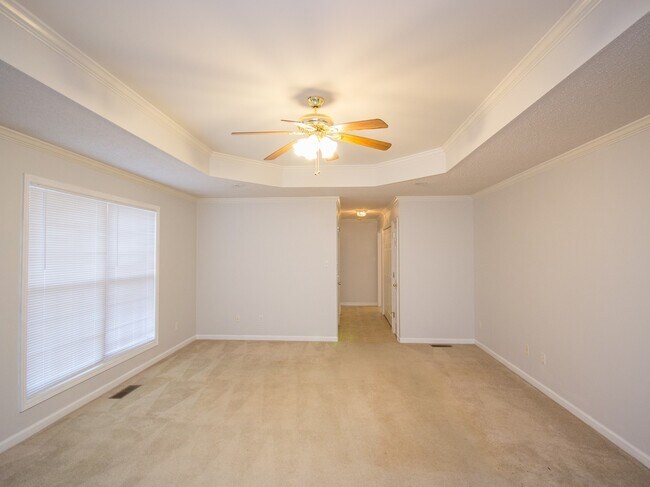 Building Photo - Beautiful full brick home!