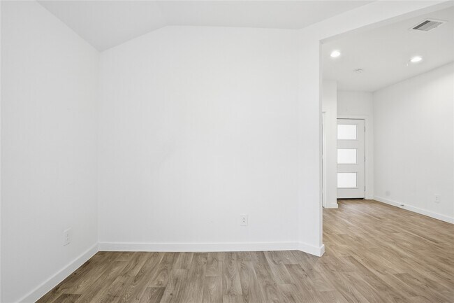 Foto del edificio - 14251 Big Bnd Dr