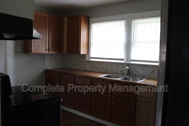 Building Photo - 1417 Bessemer Rd