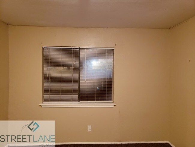 Building Photo - 6 MONTH LEASE ONLY!