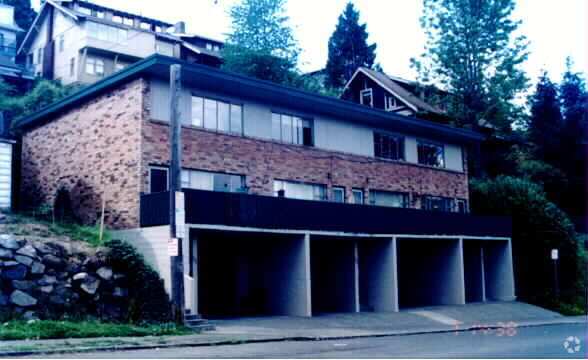 Building Photo - 5025 22nd Ave NE