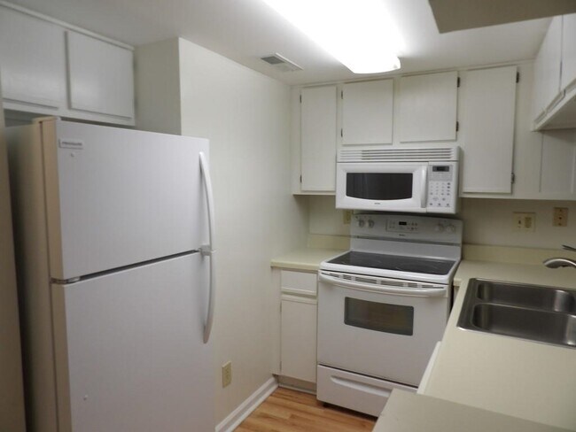 Building Photo - 1100 Possum Trot Rd