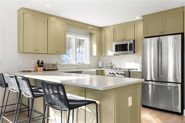 Building Photo - 33 Westmount Rd