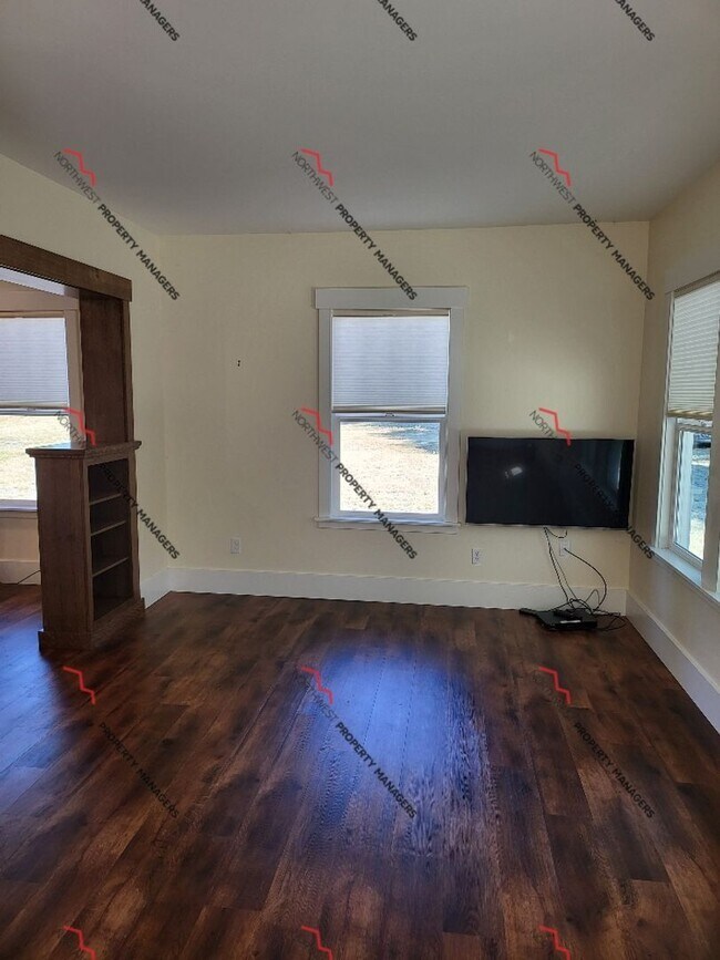 Foto del edificio - STATUS *PENDING APPLICATION* | R207 | $2095  *** MOVE IN SPECIAL ****