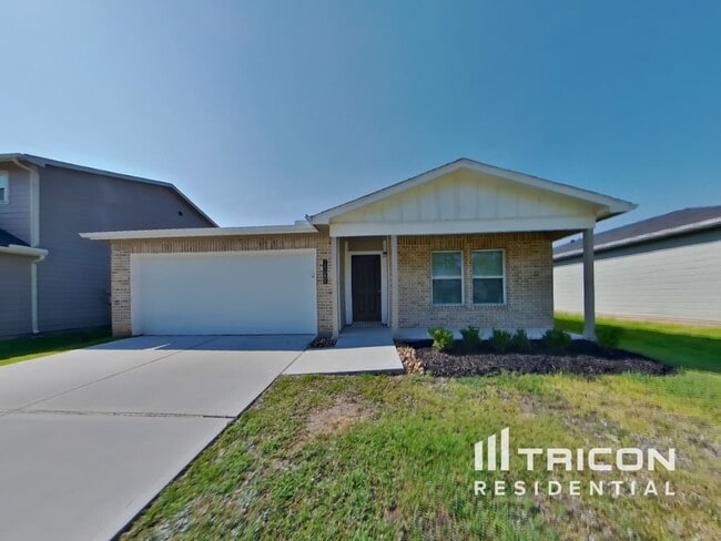 Building Photo - 15680 Del Norte Dr