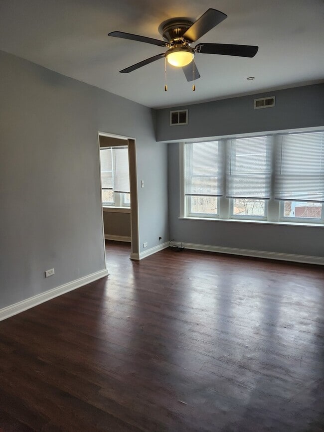 Building Photo - 4056 W Van Buren St