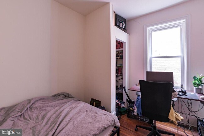 Building Photo - 226 S 46th St