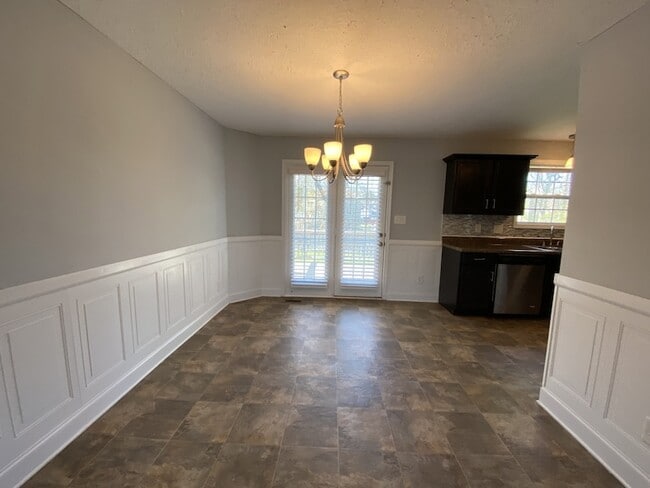 Building Photo - 548 Magnolia Dr