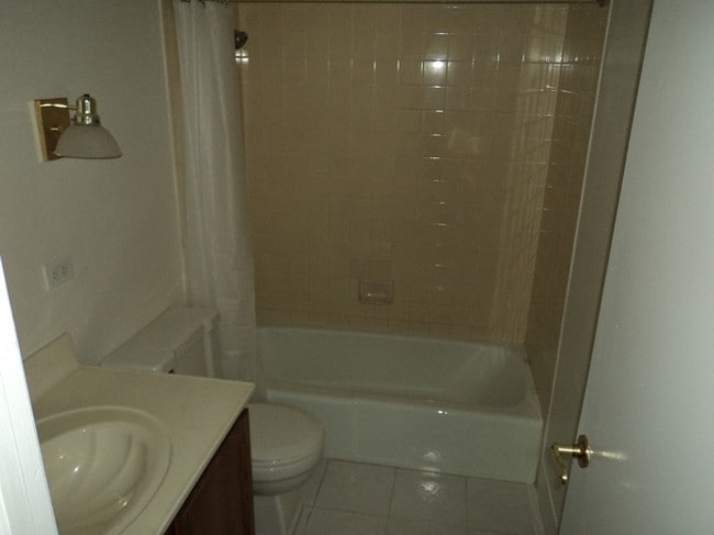 Interior Photo - 5641 W 103rd St