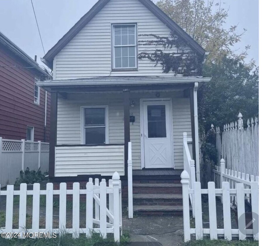 Primary Photo - 665 State St