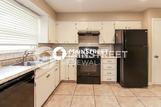 Foto del edificio - 4 Bedroom Pet-Friendly Home in Raytown, MO with Main Street Renewal