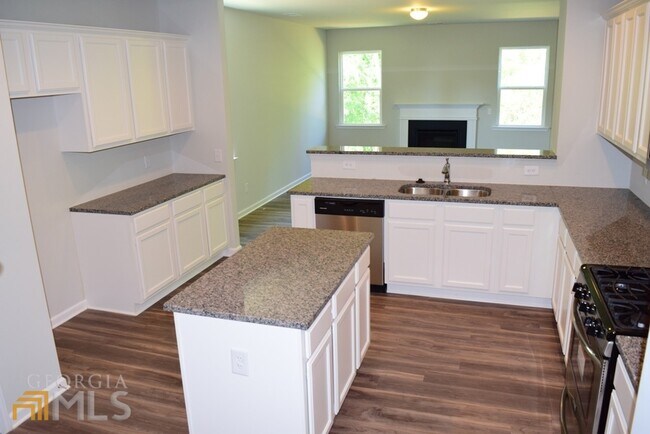 Foto del edificio - 74 Newnan Lakes Dr
