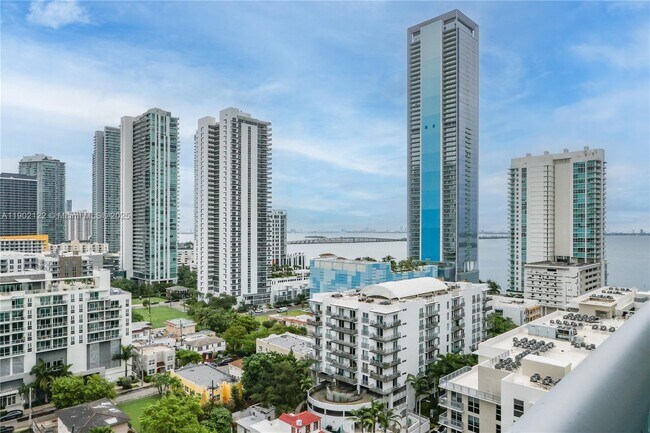 Foto del edificio - 333 NE 24th St