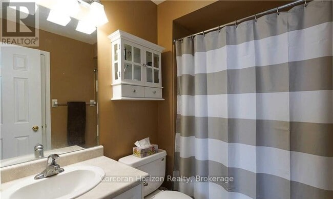 Building Photo - 99 Stonemount Crescent