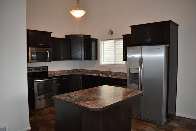 Foto del edificio - 3 bed 3 bath