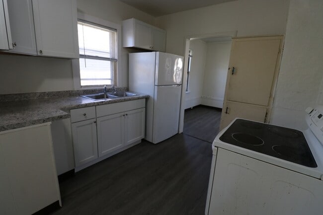 Building Photo - 2423 16th St