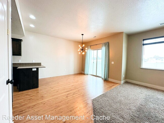 Foto del edificio - 3 br, 2.5 bath House - 141 East 620 South